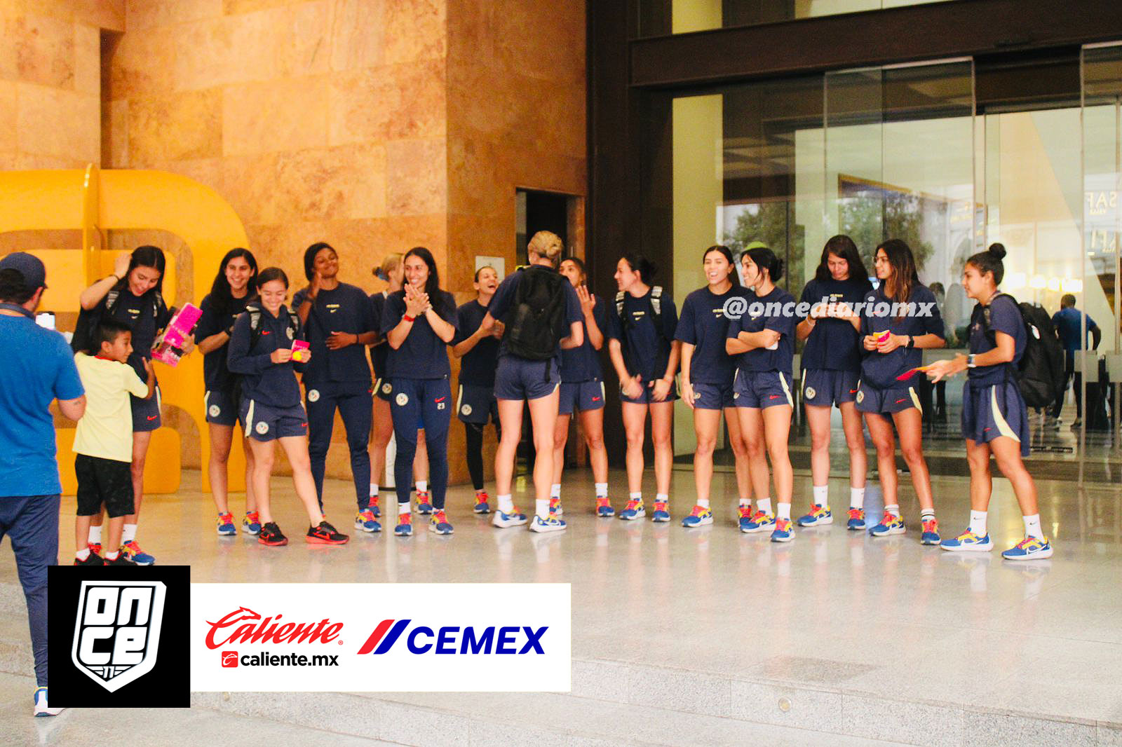 Liga Mx Femenil La Serenata Al Am Rica De Los Hinchas De Monterrey